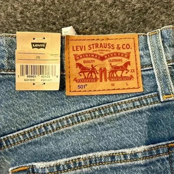 Levi's 501 Original High-Rise Cut-Off Jean Shorts - Picture 7 of 7